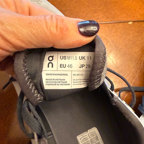 Athletic_Shoes